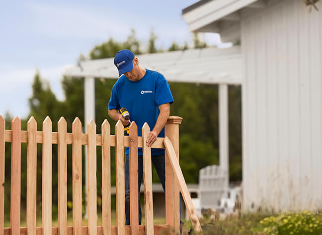 5 Signs That Say You Need Fence Repair